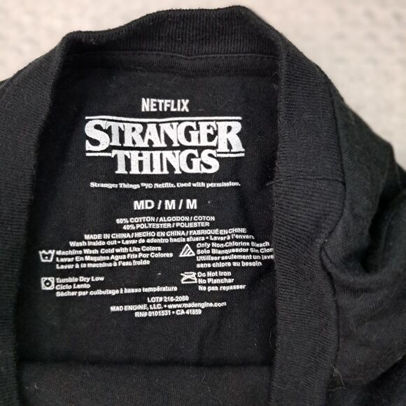 Netflix Stranger Things T Shirt Womens Size Medium Friends Don’t Lie Crop Top - Picture 2 of 7